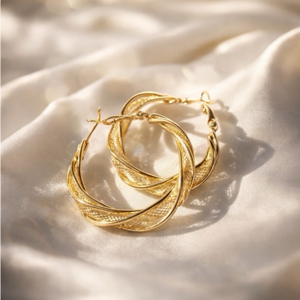 Elegant laminate Gold Hoop Earrings